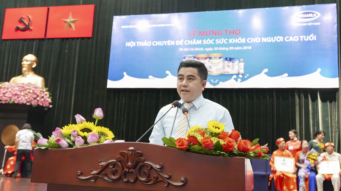 Vinamilk[-]đồng[-]hành[-]tổ[-]chức[-]lễ[-]mừng[-]thọ[-]và[-]chăm[-]sóc[-]sức[-]khỏe[-]cho[-]gần[-]1.000[-]người[-]cao[-]tuổi